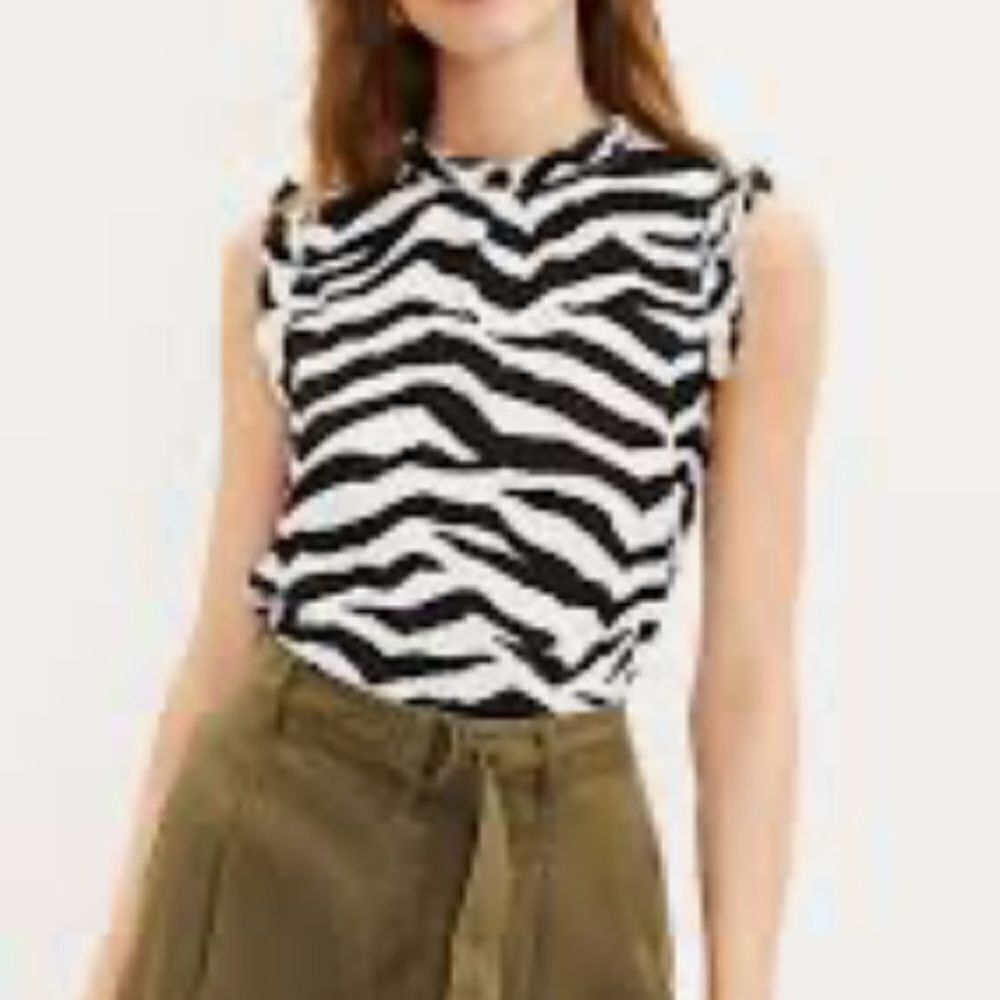 NWT LOFT Tiger Print Textured Ruffled Top Sleeveless M Ruffled Neck